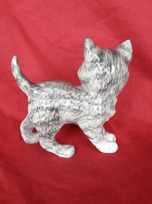 A 1960s beswick cat