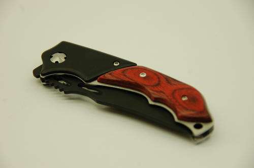 Sturdy yet elegant folding knife