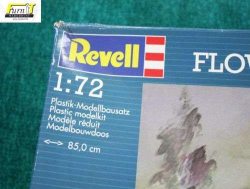 Revell Flower Class Corvette H.M.C.S. SNOWBERRY - Ship Model. Scale 1:72 - Original Box