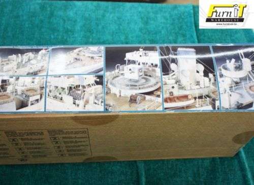 Revell Flower Class Corvette H.M.C.S. SNOWBERRY - Ship Model. Scale 1:72 - Original Box
