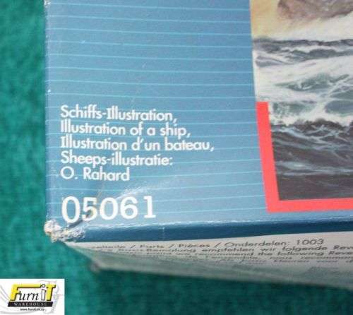 Revell Flower Class Corvette H.M.C.S. SNOWBERRY - Ship Model. Scale 1:72 - Original Box