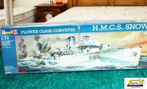 Revell Flower Class Corvette H.M.C.S. SNOWBERRY - Ship Model. Scale 1:72 - Original Box