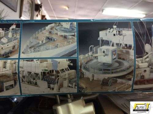 Revell Flower Class Corvette H.M.C.S. SNOWBERRY - Ship Model. Scale 1:72 - Original Box
