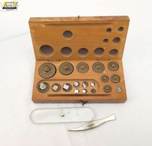 Antique Diamond / Gold Scale - with Weights and MOE Diamond weight Calculator