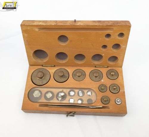 Antique Diamond / Gold Scale - with Weights and MOE Diamond weight Calculator