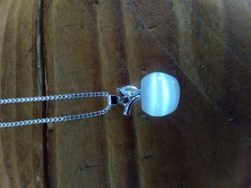 Beautiful Pendant and Chain - Wow!!