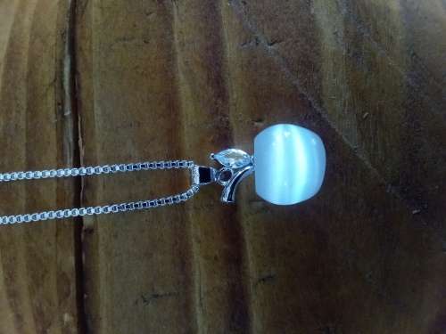 Beautiful Pendant and Chain - Wow!!