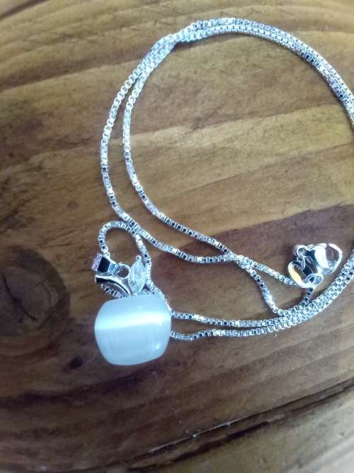 Beautiful Pendant and Chain - Wow!!