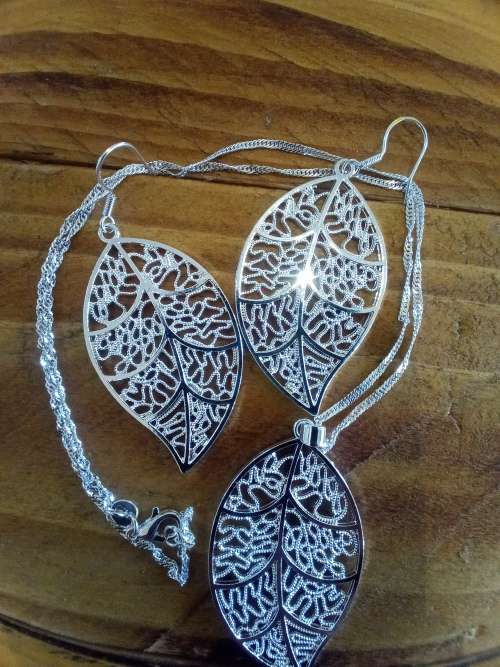 Leaf Necklace and Earring Set!!