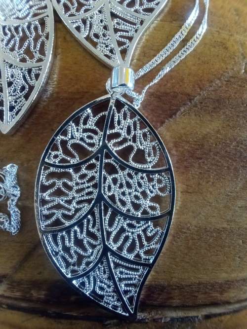 Leaf Necklace and Earring Set!!
