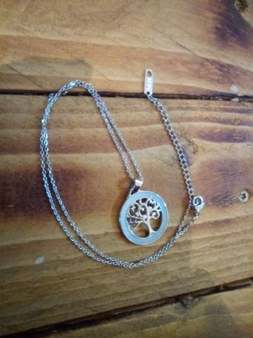 Beautiful Necklace and Pendant Set!