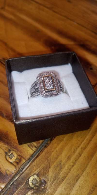 9Ct Yellow Gold and Sterling Silver Natural Diamond Ring!