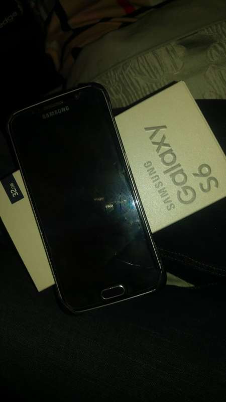 Samsung Galaxy S6 - 32GB sapphire black (free case)