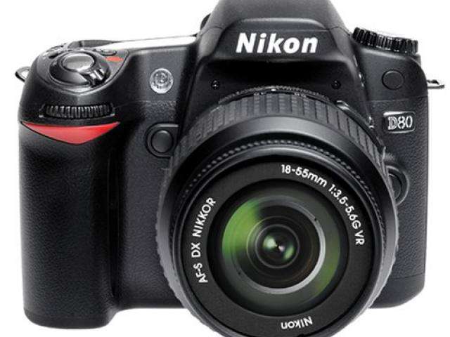 Nikon D80 DSLR CAMERA - 10.2 MEGAPIXELS (+ 2 Lenses, Spare batteries)
