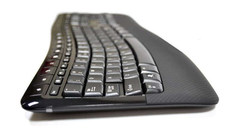 Microsoft Comfort Desktop 5050 Wireless Keyboard and Mouse Combo