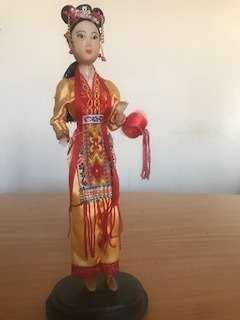 TEN VINTAGE INTERNATIONAL DOLLS FOR YOUR COLLECTION 1 BID FOR ALL. See pictures