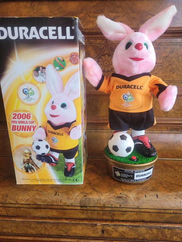 VERY COLLECTABLE DURACELL BUNNY 2006 FOOTBALL WORLD CUP-CLEAN, WORKING-IN BOX. 40CM high
