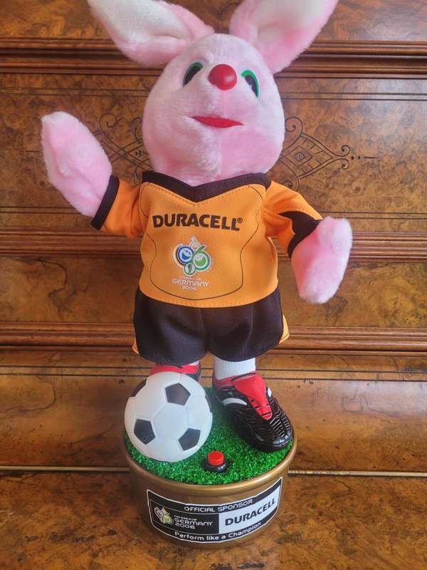 VERY COLLECTABLE DURACELL BUNNY 2006 FOOTBALL WORLD CUP-CLEAN, WORKING-IN BOX. 40CM high