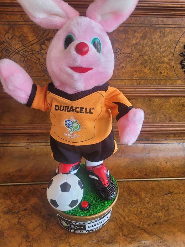 VERY COLLECTABLE DURACELL BUNNY 2006 FOOTBALL WORLD CUP-CLEAN, WORKING-IN BOX. 40CM high