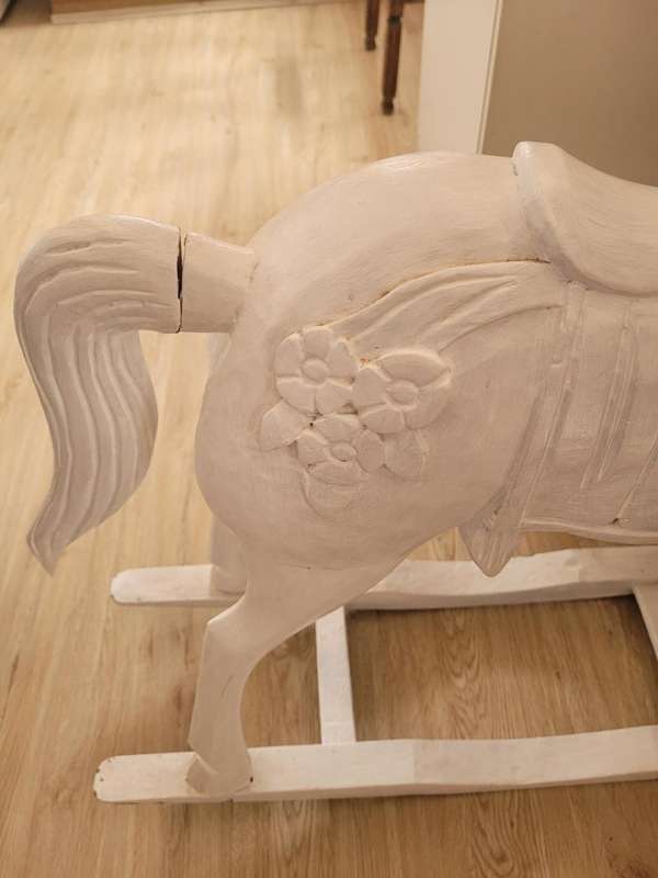 VERY BEAUTIFUL WHITE WOODEN ROCKING HORSE-FULL SIZE FOR A KID TO ENJOY 88cm high x 80cm long