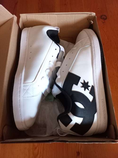 New original DCShoes Court Graffik shoes, size UK12