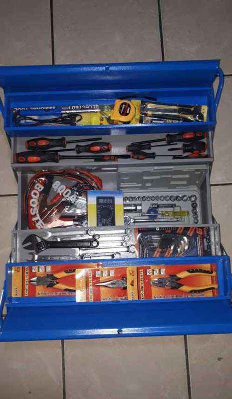 5 TRAY METAL CARRY TOOL BOX AND A BOXLOAD OF BRAND NEW TOOLS. ALL IN 1