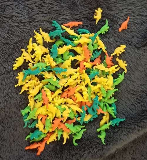 ALL FOR ONE BID - GROW IN WATER DINOSAURS (GLOW IN THE DARK)