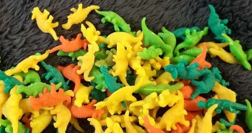 ALL FOR ONE BID - GROW IN WATER DINOSAURS (GLOW IN THE DARK)