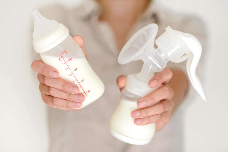 Manual Breast Pump with Lid for Breastfeeding
