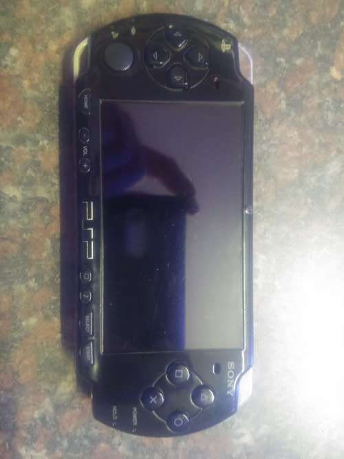 PSP (wifi) + 10 GAMES!!