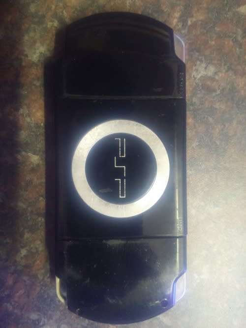 PSP (wifi) + 10 GAMES!!