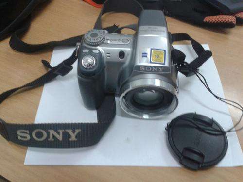 sony carl zeiss lense digital camera plus Minolta Dynax 35mm camera
