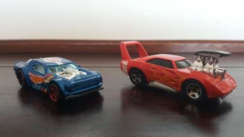 2 x Hot Wheels Racers