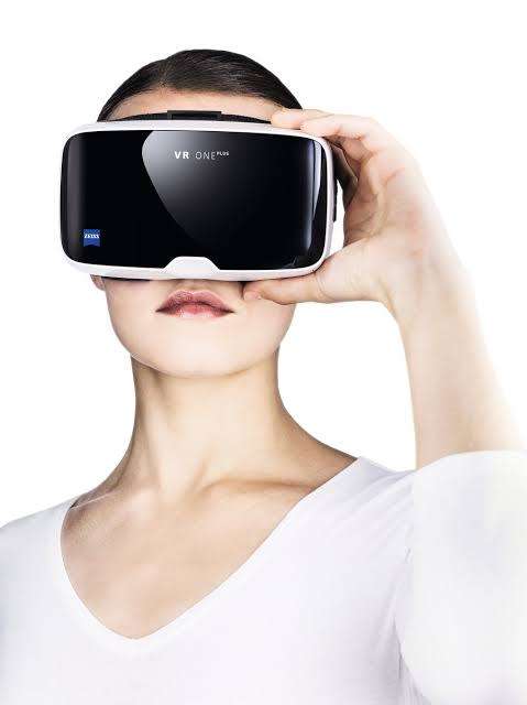 Zeiss VR One Plus Virtual Reality Smartphone Headset