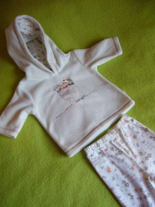 **** Cute Farm Animals Baby Fleece Top and Pants Size 0-3 Months ****