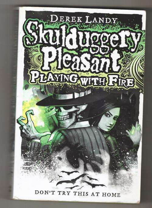 Skulduggery Pleasant: Playing with Fire - Derek Landy