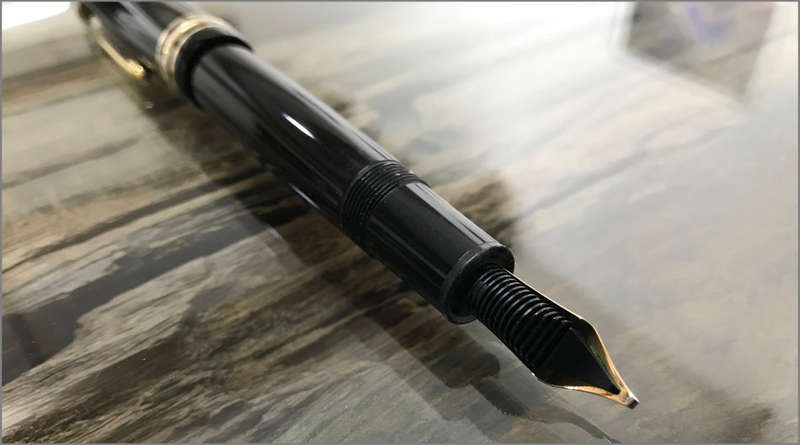 Montblanc Meisterstück Gold LeGrand Fountain Pen with Meisterstück 1 Pen Pouch