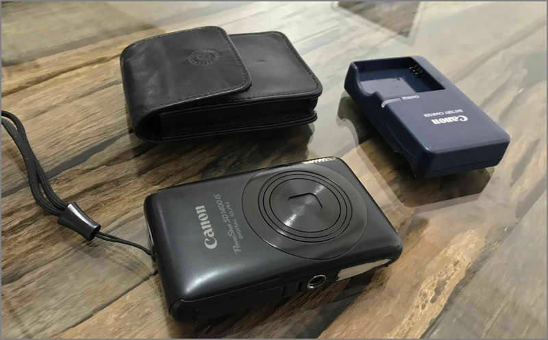 Canon PowerShot SD1400IS 14.5 MP compact digital camera with 16GB SD card