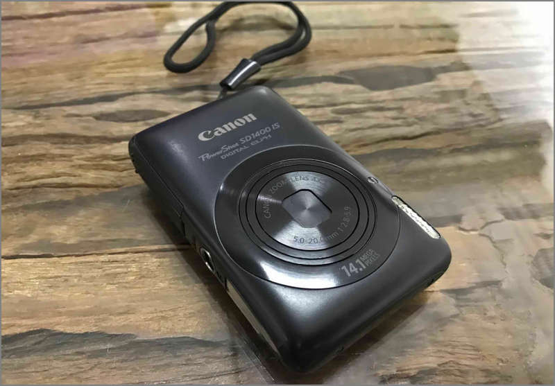 Canon PowerShot SD1400IS 14.5 MP compact digital camera with 16GB SD card