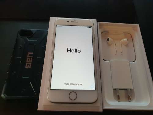 Apple iPhone 8 64GB Silver with UAG Pathfinder Cover