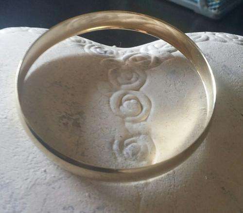 9ct gold bangle