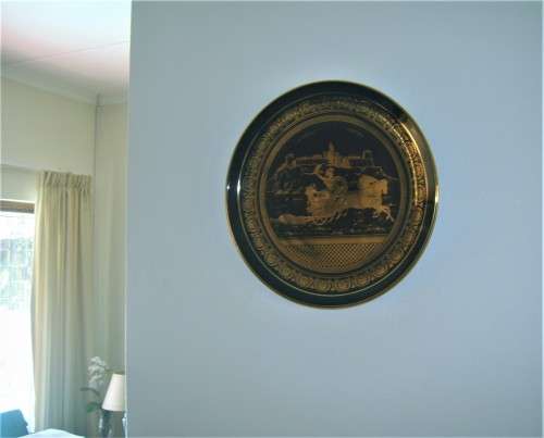 "ACHILLES TRIUMPH" - PLATE 27.5cm - PORCELAIN WITH 24K GOLD GILDED DESIGN SIGNED I. SPYROPOULOS
