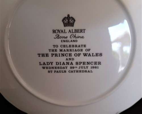 VINTAGE ROYAL ALBERT BONE CHINA PLATE - PRINCE OF WALES MARRIAGE TO LADY DIANNA 1981 21.5cm - 8 3/8`