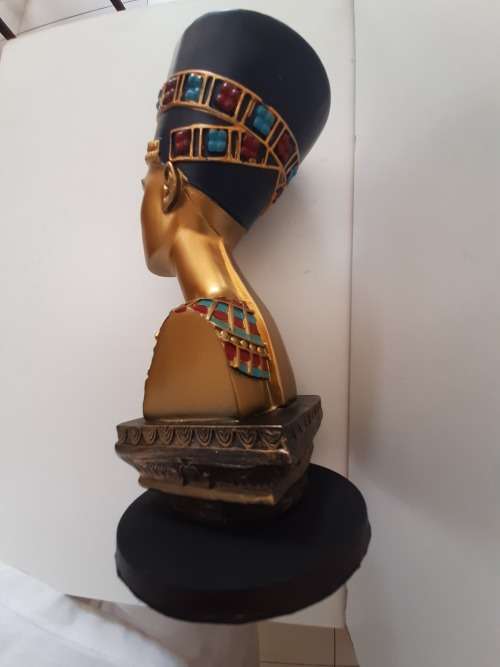 QUEEN NEFERTITI BUST