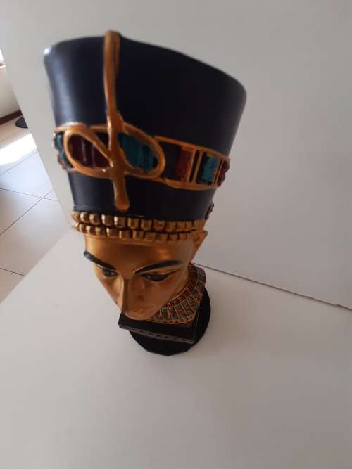 QUEEN NEFERTITI BUST