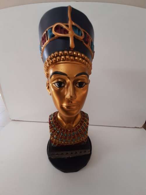QUEEN NEFERTITI BUST