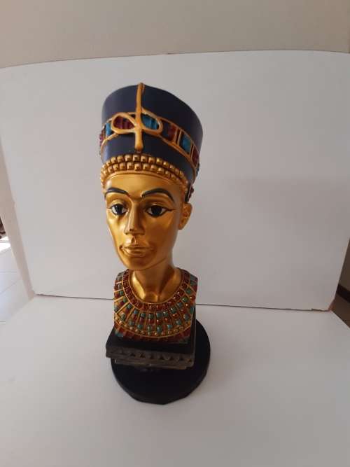 QUEEN NEFERTITI BUST