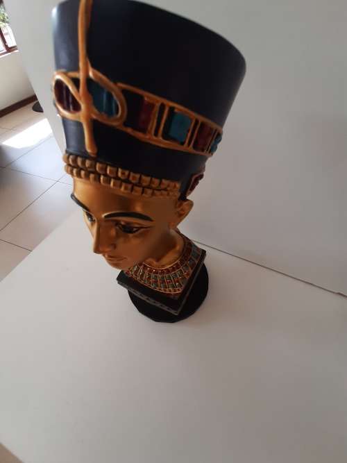 QUEEN NEFERTITI BUST