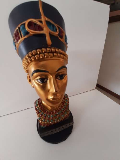 QUEEN NEFERTITI BUST