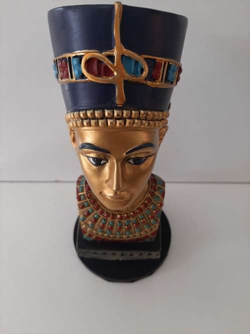 QUEEN NEFERTITI BUST